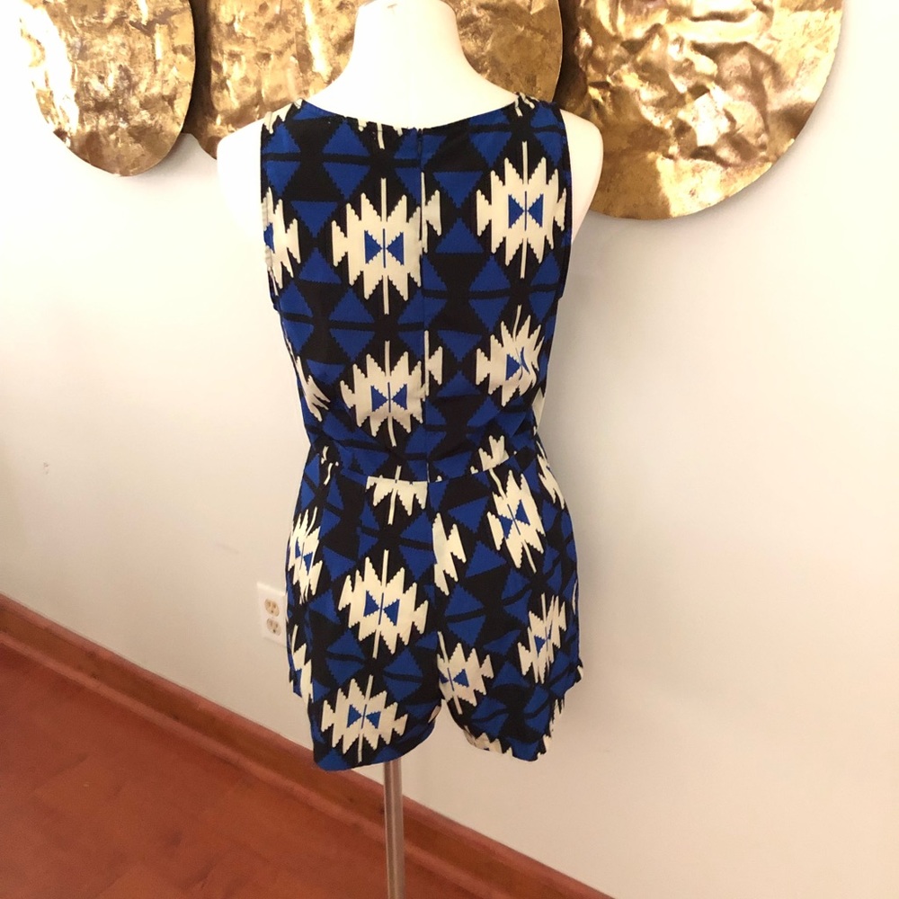 Geometric pattern romper - Picture 3 of 5